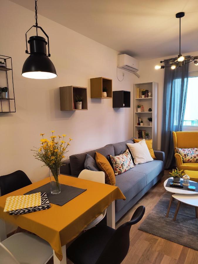 Center Firefly Gardens Apartment Újvidék Kültér fotó