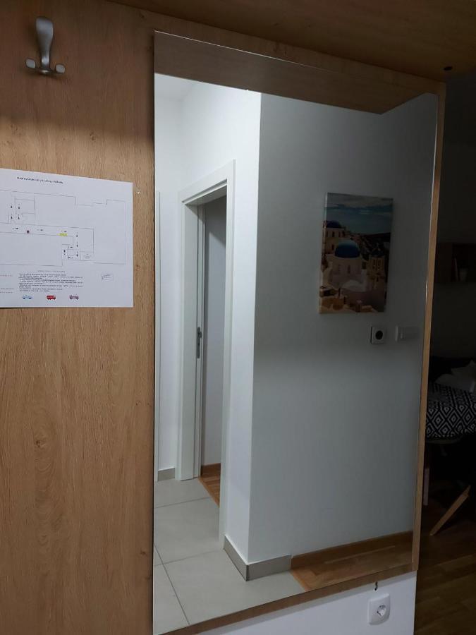 Center Firefly Gardens Apartment Újvidék Kültér fotó