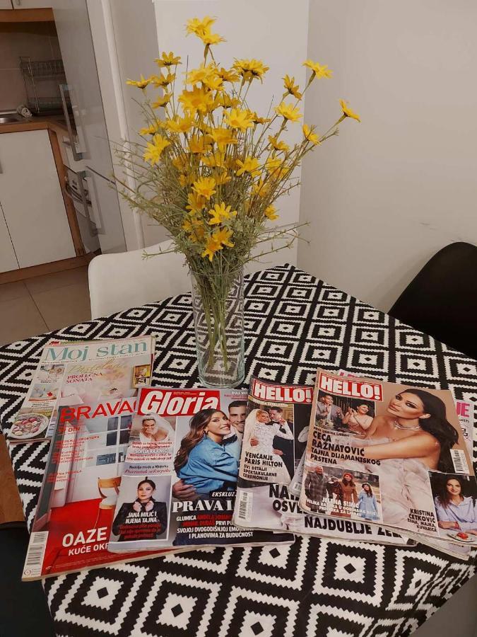 Center Firefly Gardens Apartment Újvidék Kültér fotó