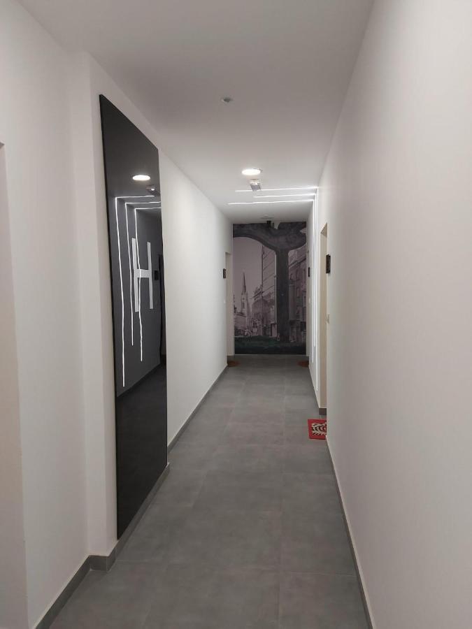 Center Firefly Gardens Apartment Újvidék Kültér fotó