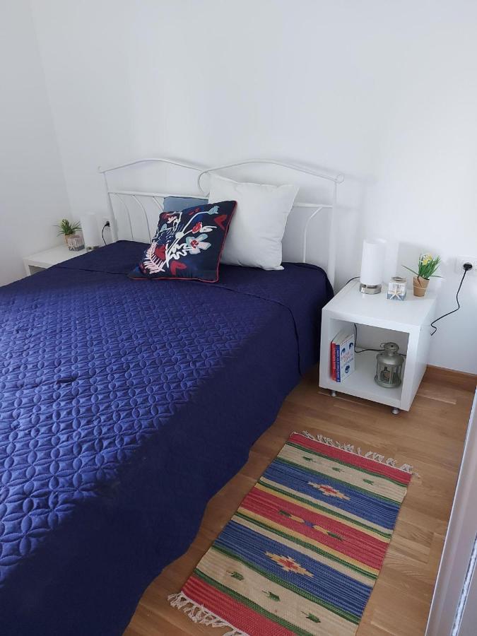 Center Firefly Gardens Apartment Újvidék Kültér fotó