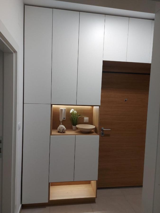 Center Firefly Gardens Apartment Újvidék Kültér fotó